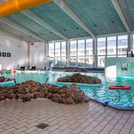 4 Person In リンケビング