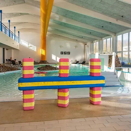 アパート 4 Person In *